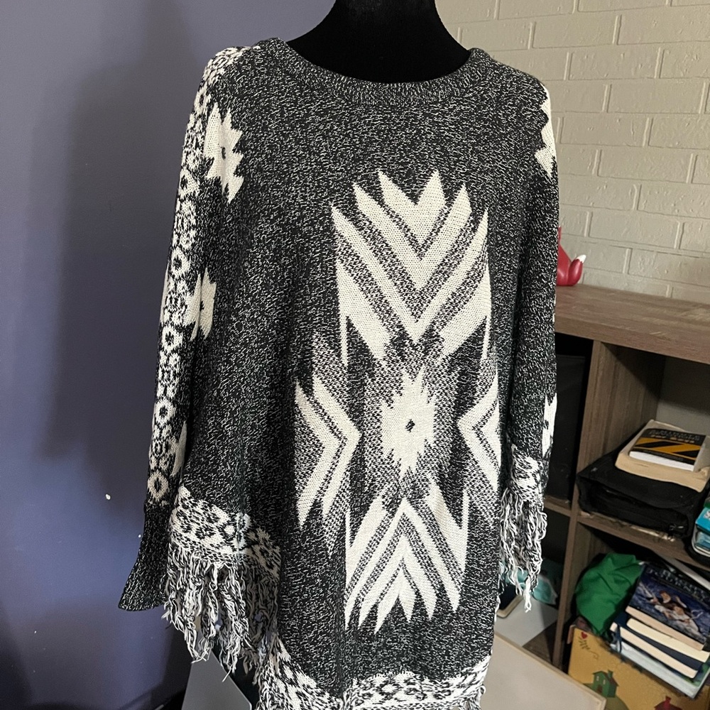 Black & White Aztec Fringe Knit Sweater‎